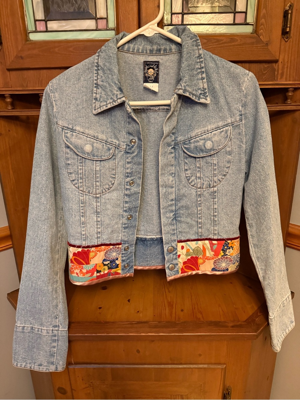 Cimarron vintage denim jacket is a 1990s-style cropped trucker M